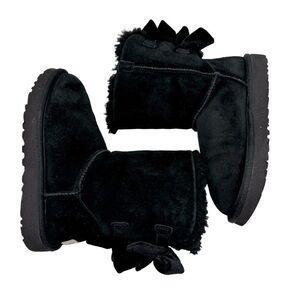 UGG‎ Bailey Bow Velvet Ribbon Faux Fur Lined Boot Sz 6